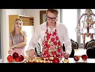 my stepsister unexpectedly spreads her legsNklkl3y